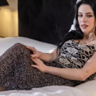 Anna de Ville in 'Anna Always Pleases'